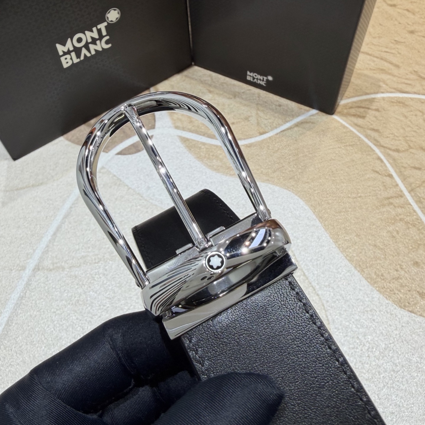 MONT BLANC   万宝龙   宽度:3.5CM   专柜新款[庆祝]  代购品质  双面进口小牛皮  为您甄选经