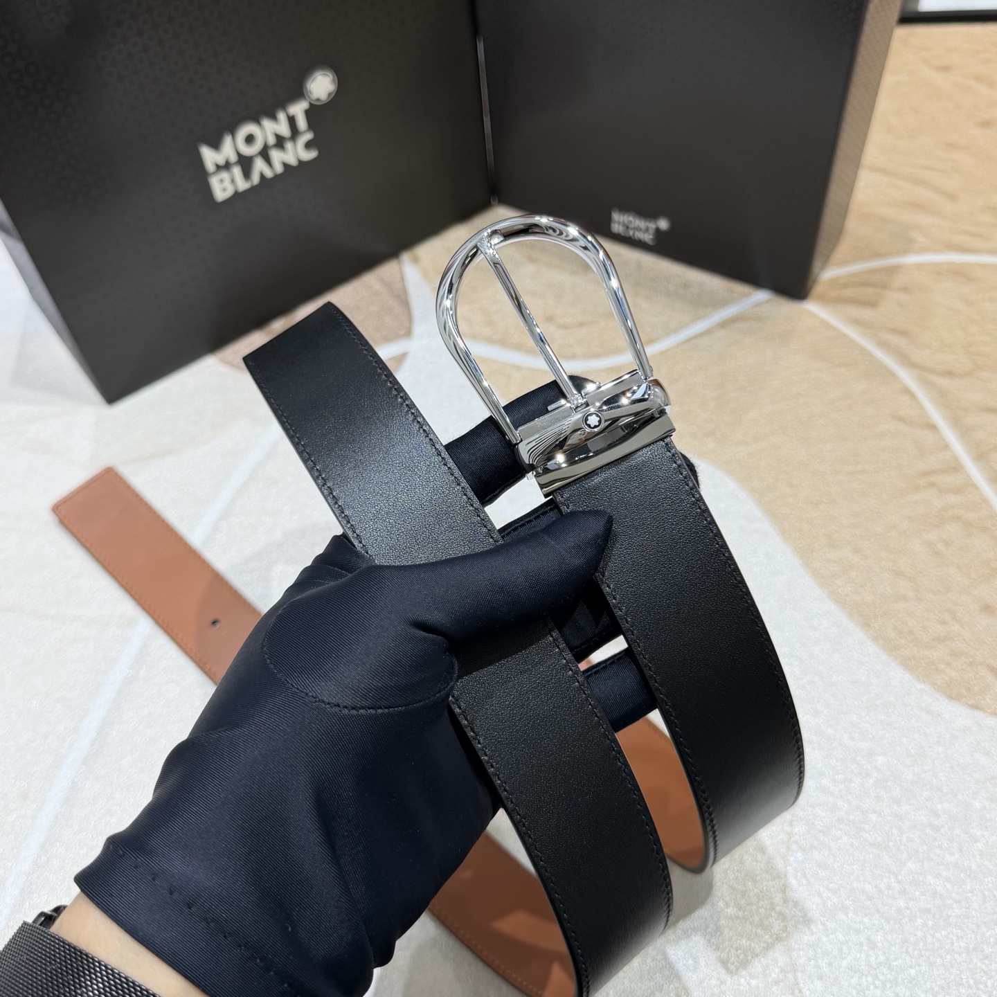 MONT BLANC   万宝龙   宽度:3.5CM   专柜新款[庆祝]  代购品质  双面进口小牛皮  为您甄选经