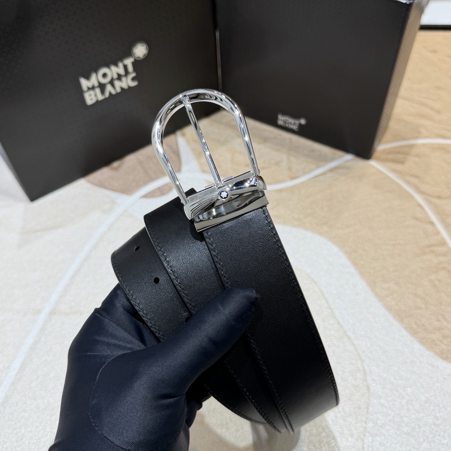 MONT BLANC   万宝龙   宽度:3.5CM   专柜新款[庆祝]  代购品质  双面进口小牛皮  为您甄选经