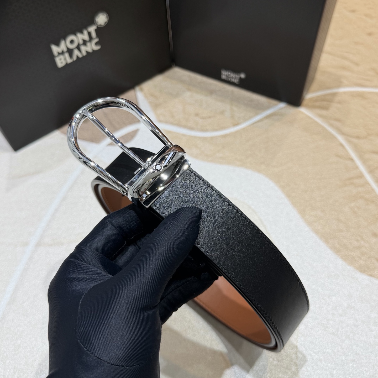MONT BLANC   万宝龙   宽度:3.5CM   专柜新款[庆祝]  代购品质  双面进口小牛皮  为您甄选经