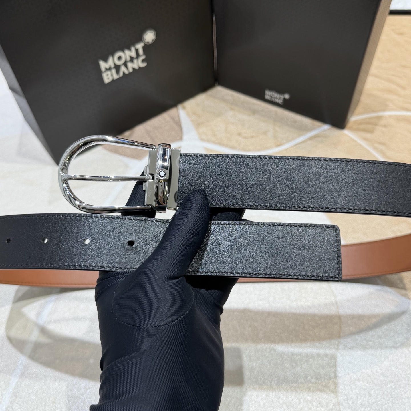 MONT BLANC   万宝龙   宽度:3.5CM   专柜新款[庆祝]  代购品质  双面进口小牛皮  为您甄选经