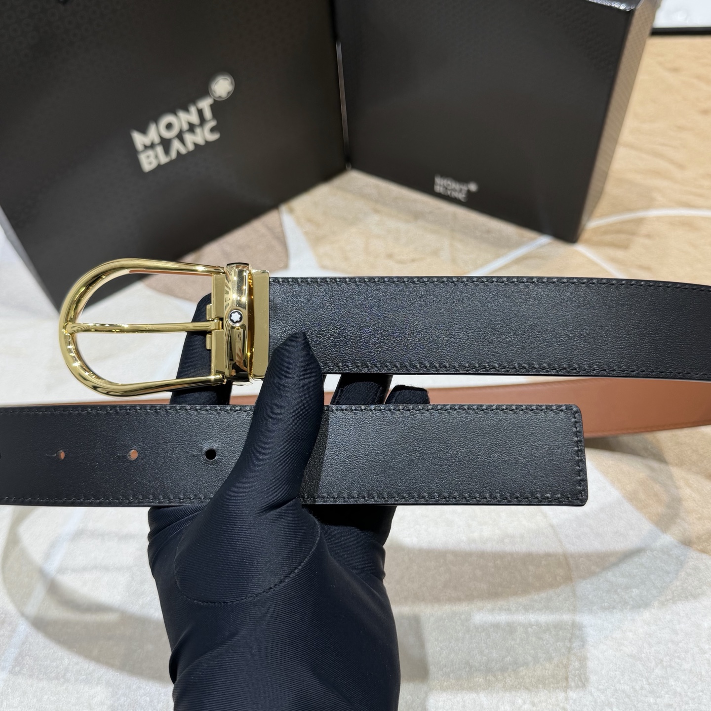 MONT BLANC   万宝龙   宽度:3.5CM   专柜新款[庆祝]  代购品质  双面进口小牛皮  为您甄选经