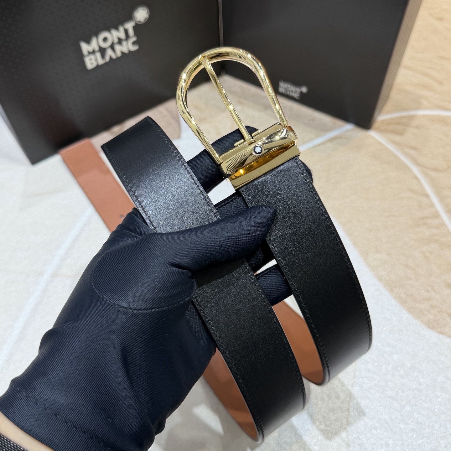 MONT BLANC   万宝龙   宽度:3.5CM   专柜新款[庆祝]  代购品质  双面进口小牛皮  为您甄选经