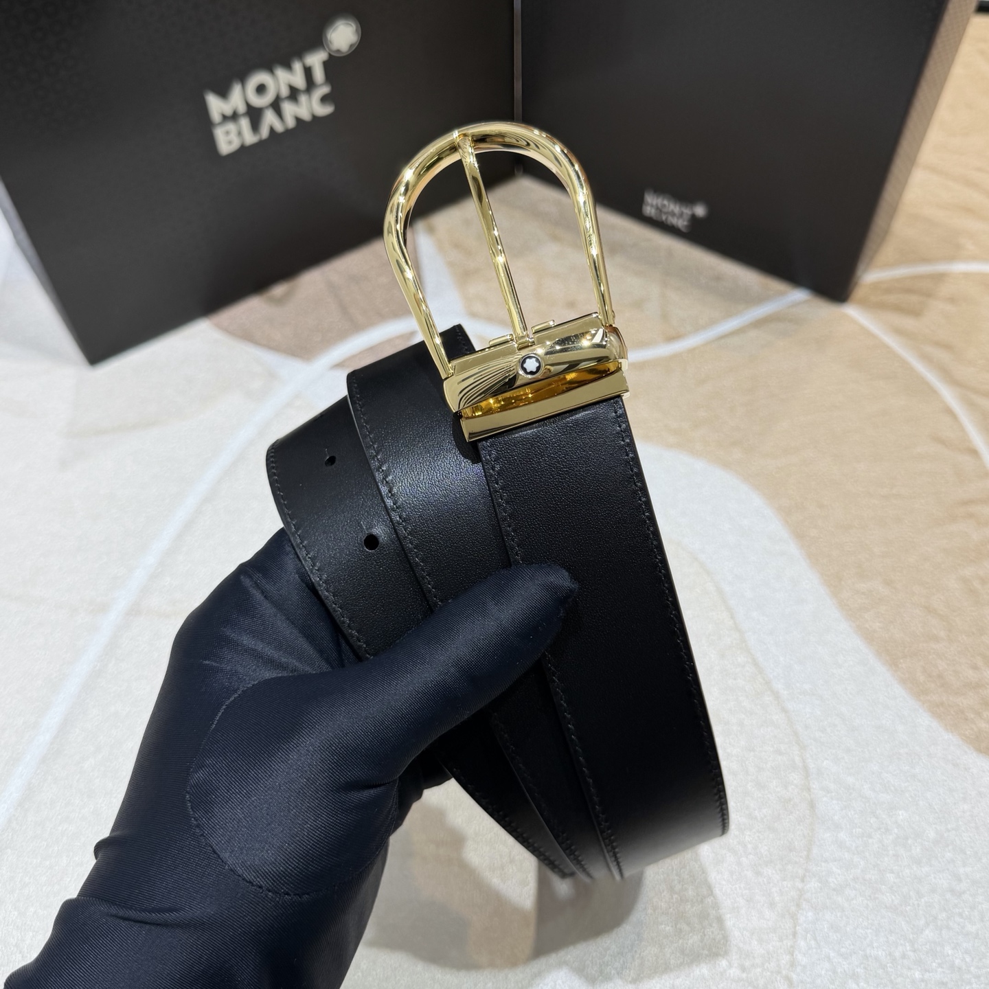 MONT BLANC   万宝龙   宽度:3.5CM   专柜新款[庆祝]  代购品质  双面进口小牛皮  为您甄选经