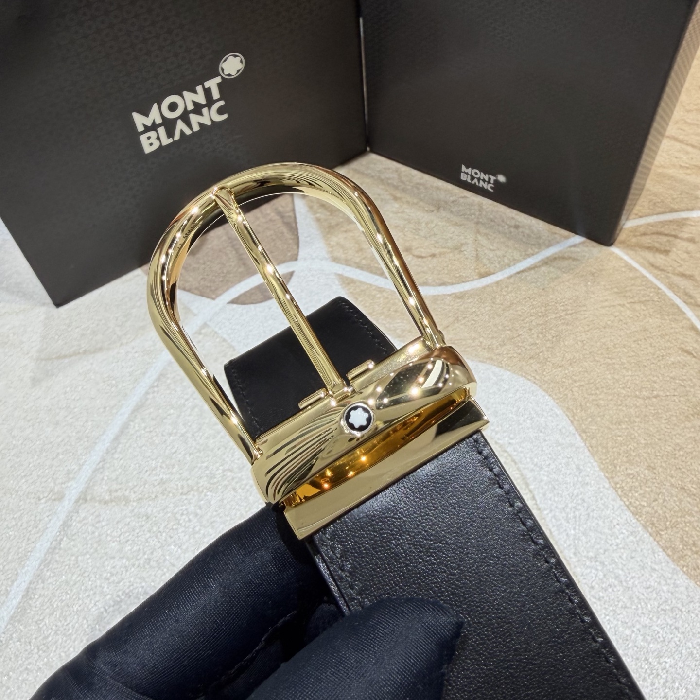 MONT BLANC   万宝龙   宽度:3.5CM   专柜新款[庆祝]  代购品质  双面进口小牛皮  为您甄选经