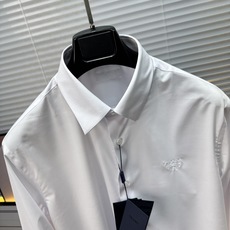 普拉达 26款男士时装款长袖衬衫,香港洋行渠道货,重磅高端臻品,又一枚高奢品鉴白金级单品,26年早春官方系列,品相纯正! 普拉达 26款男士时装款长袖衬衫,香港洋行渠道货,重磅高端臻品,又一枚高奢品鉴白金级单品,26年早春官方系列,品相纯正!