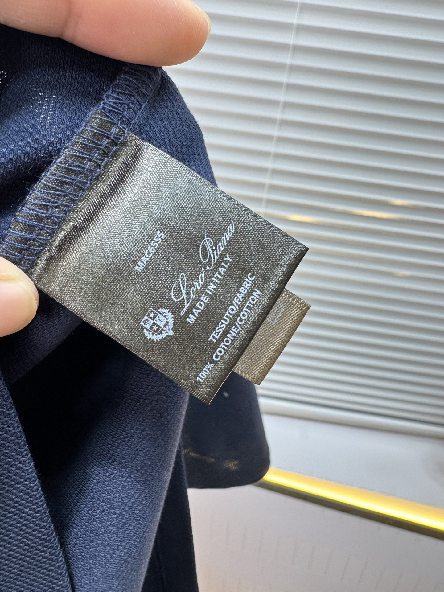 新款上架啦！🌹🌹🌹Loro piana 新品起脚翻领短袖。当起脚珠地纹理遇上Loro Piana 标志性