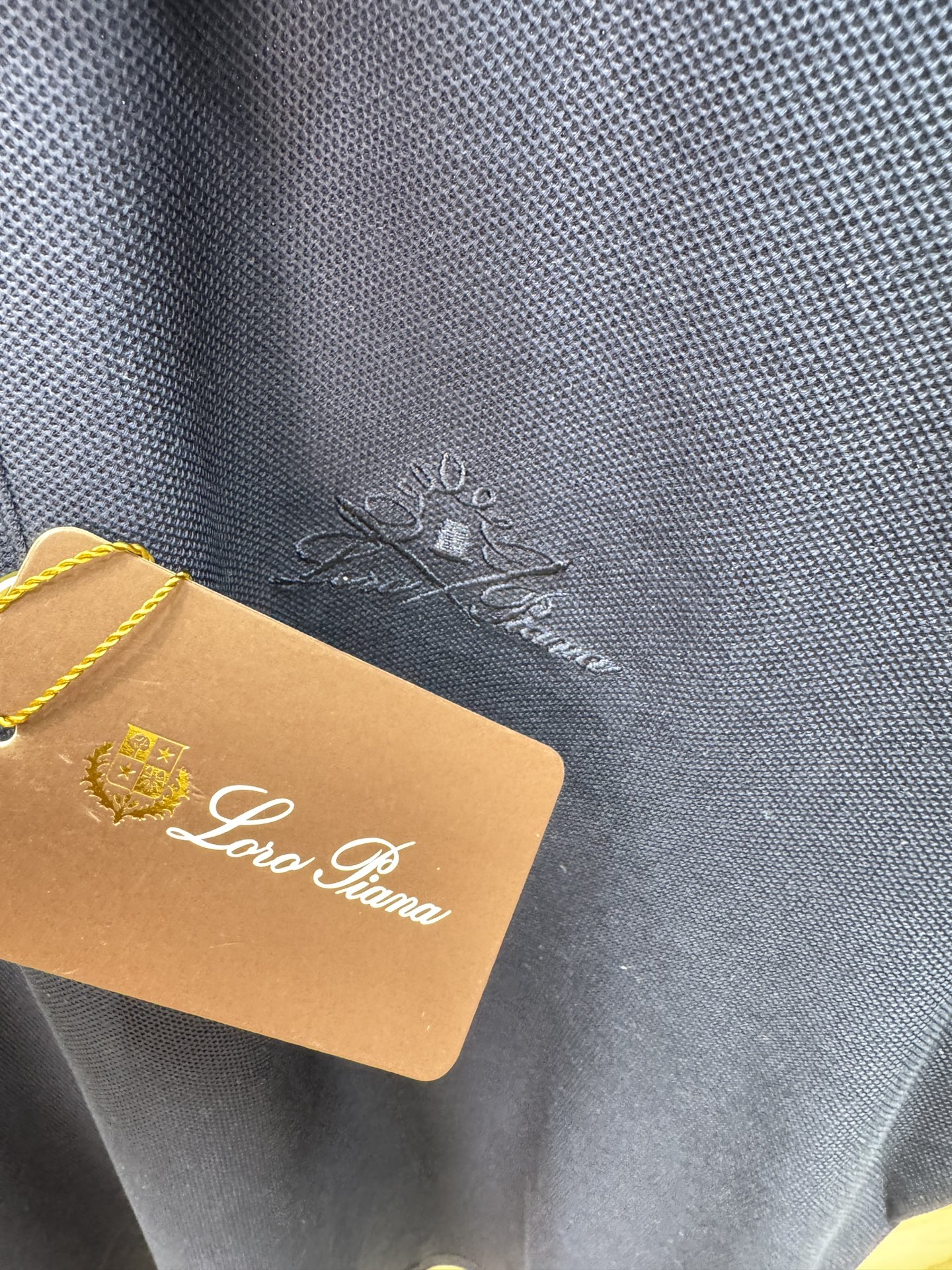 新款上架啦！🌹🌹🌹Loro piana 新品起脚翻领短袖。当起脚珠地纹理遇上Loro Piana 标志性