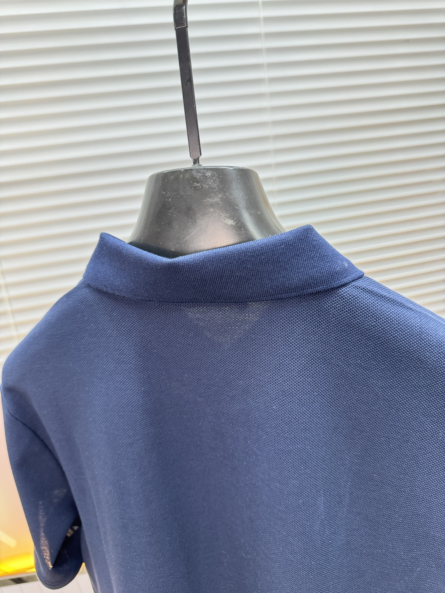 新款上架啦！🌹🌹🌹Loro piana 新品起脚翻领短袖。当起脚珠地纹理遇上Loro Piana 标志性