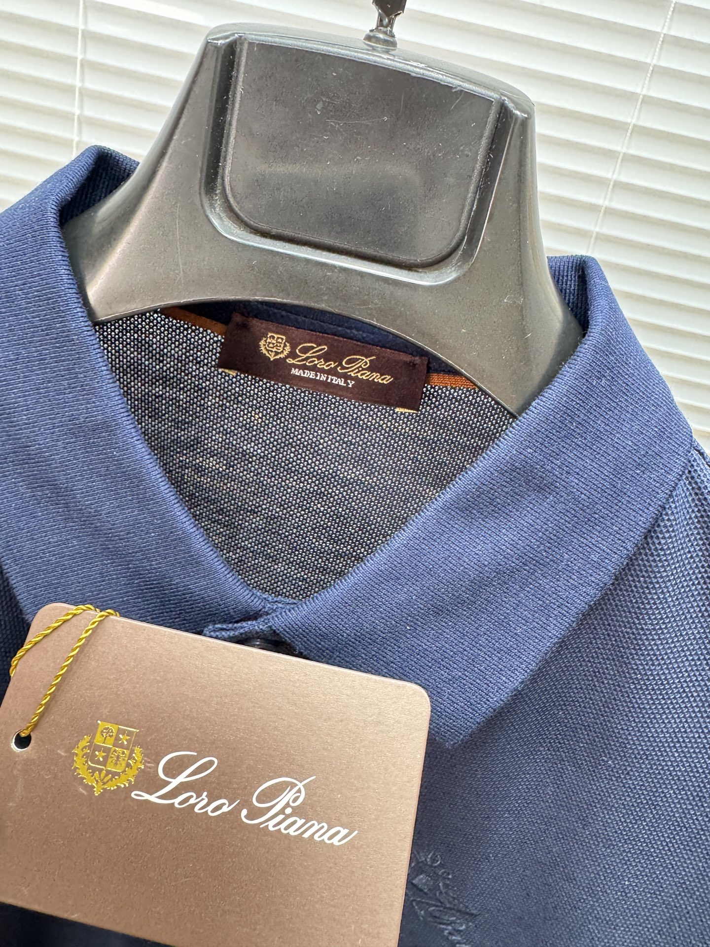新款上架啦！🌹🌹🌹Loro piana 新品起脚翻领短袖。当起脚珠地纹理遇上Loro Piana 标志性