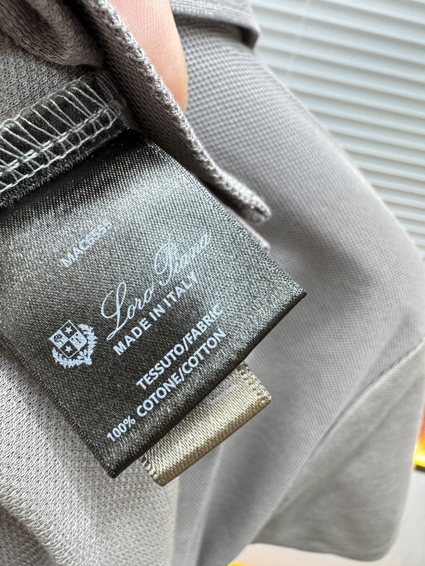 新款上架啦！🌹🌹🌹Loro piana 新品起脚翻领短袖。当起脚珠地纹理遇上Loro Piana 标志性