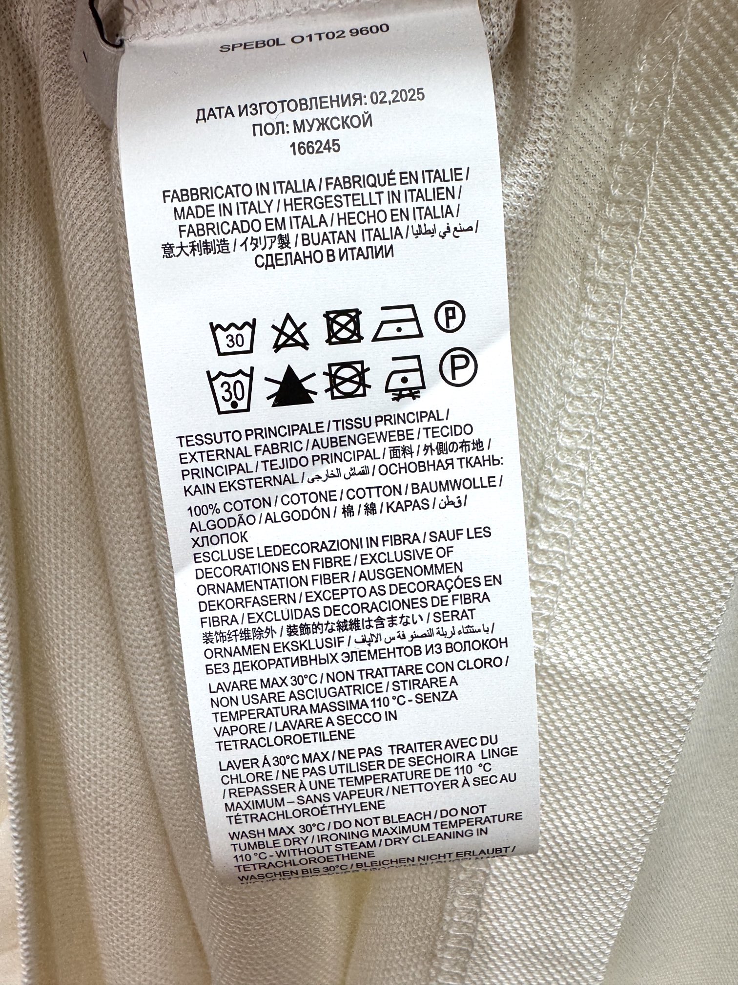 新款上架啦！🌹🌹🌹布里尼奥 26SS 新品起脚翻领短袖。当起脚珠地纹理遇上标志性的织布条纹装饰，一场关于