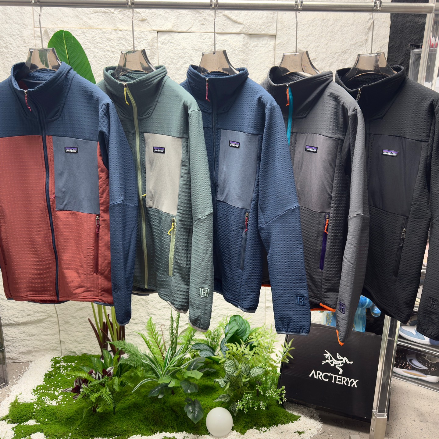 Patagonia R2 TechFace Hoody 83731: Classic Velvet Series for Changing Mountain Conditions