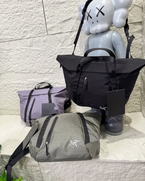 Arc'teryx Granville Shoulder Bag, Lightweight Tote, Perfect for Travel & Commute 1 Arc'teryx Granville Shoulder Bag, Lightweight Tote, Perfect for Travel & Commute
