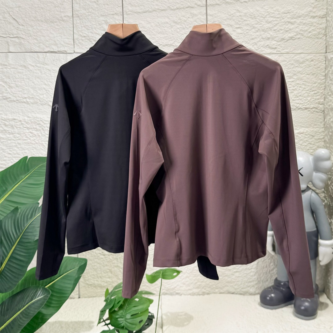 💰150 独家臻品
DESCENTE/迪桑特女款瑜伽服健身衣,运动休闲拉链外套女士针织运动上衣紧身速干外套。
颜色:咖色 黑色
尺码:M L XL 2XL
M L XL 2XL
衣长:58 60 62 64
胸围:90 94 98 102
肩宽:69 71 74 76
M推荐90-110斤
L推荐110-120斤
XL推荐120-140斤
XXL推荐140-150斤