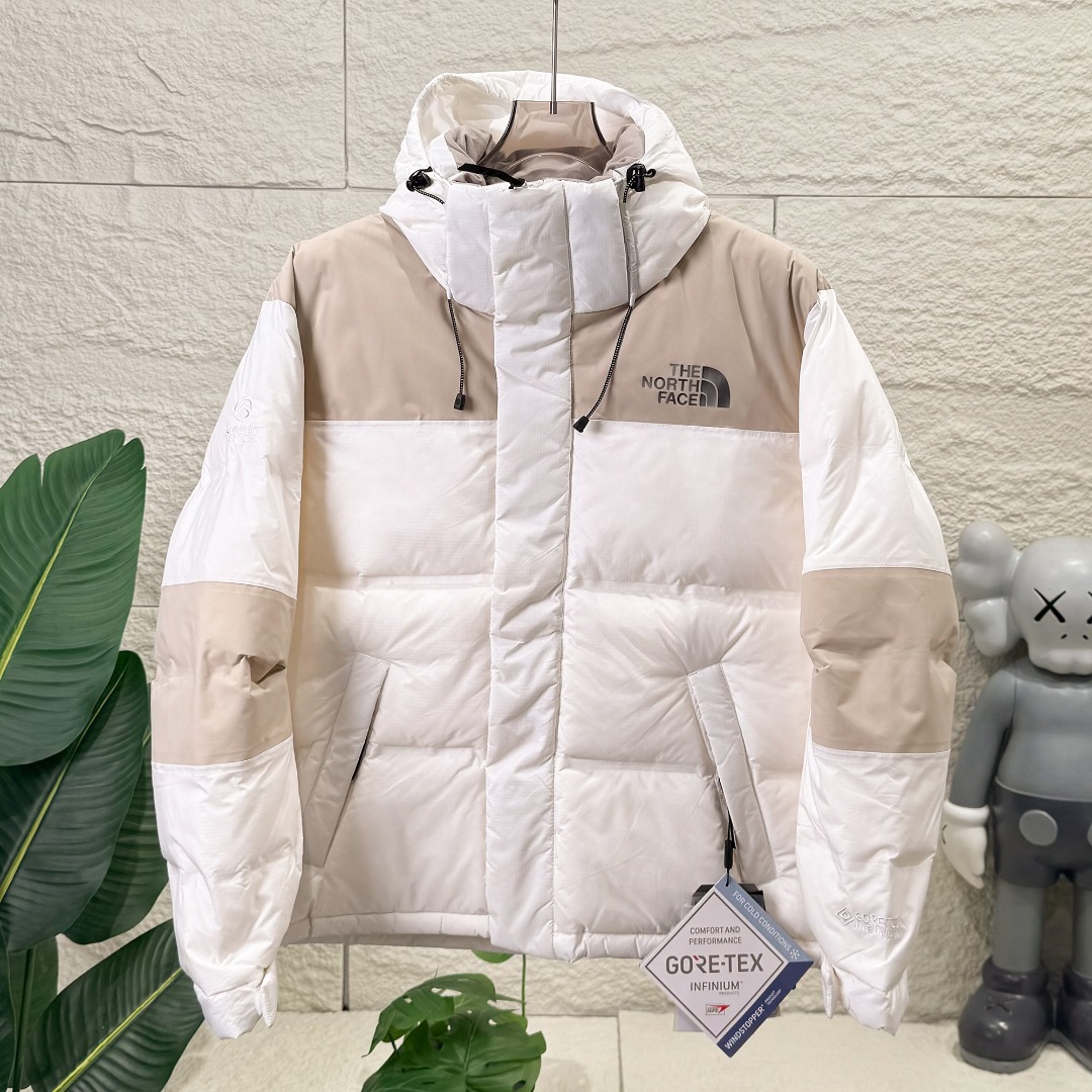 供450 #代购级
THE NORTH FACE Summit Pro Down Jacket巅峰系列北面男女拼色拉链连帽长袖含羽绒外套 冬季 情侣款保暖拼接加厚外套
97'S 大巅峰限定PRO加强版 羽绒夹克 男女同款 三色齐发,史诗级!重工爆款
①区别于去年款在于此款连帽不可隐藏在衣领里
②GORE-TEX面料 耐磨耐洗20年穿不坏,可防十级大风 中雨中雪防水无压力
③前后胸反光烫印LOGO 实物无论从手感还是视觉 都满屏高级
④真实绒含量 不来虚假宣传,于常规羽绒来说更轻更暖更蓬
⑤帽子、下摆处有抽绳 不同场景选择抽紧 阻绝寒气侵入
在北面的高端系列里算是zui适合日常穿着的一款
颜色:拼白 拼绿 拼黑
尺码:S M L XL 2XL
衣长 胸围 下摆 袖长 肩宽
S: 67 112 110 57 52
M: 69 116 114 59 53.5
L: 71 120 118 61 55
XL: 73 124 122 63 56.5
2XL:75 128 126 65 58