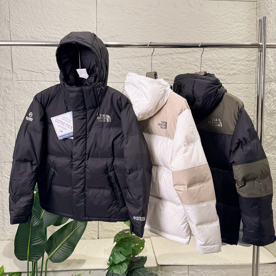 供450 #代购级
THE NORTH FACE Summit Pro Down Jacket巅峰系列北面男女拼色拉链连帽长袖含羽绒外套 冬季 情侣款保暖拼接加厚外套
97'S 大巅峰限定PRO加强版 羽绒夹克 男女同款 三色齐发,史诗级!重工爆款
①区别于去年款在于此款连帽不可隐藏在衣领里
②GORE-TEX面料 耐磨耐洗20年穿不坏,可防十级大风 中雨中雪防水无压力
③前后胸反光烫印LOGO 实物无论从手感还是视觉 都满屏高级
④真实绒含量 不来虚假宣传,于常规羽绒来说更轻更暖更蓬
⑤帽子、下摆处有抽绳 不同场景选择抽紧 阻绝寒气侵入
在北面的高端系列里算是zui适合日常穿着的一款
颜色:拼白 拼绿 拼黑
尺码:S M L XL 2XL
衣长 胸围 下摆 袖长 肩宽
S: 67 112 110 57 52
M: 69 116 114 59 53.5
L: 71 120 118 61 55
XL: 73 124 122 63 56.5
2XL:75 128 126 65 58