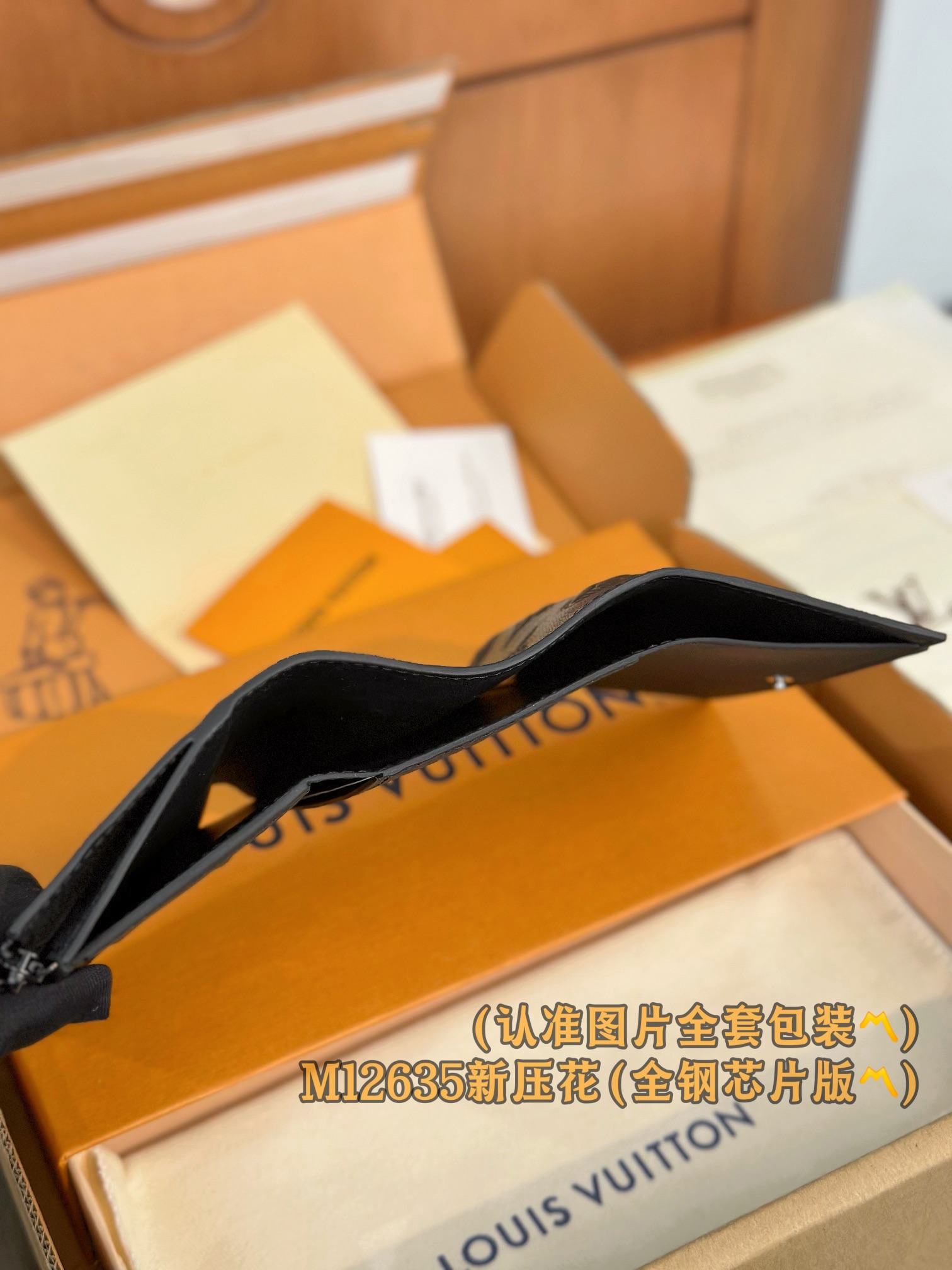  M12635 新压花 （〽️A级全钢〽️）个性化定制版！变码芯片、Victor 錢包！這款小巧的Vic