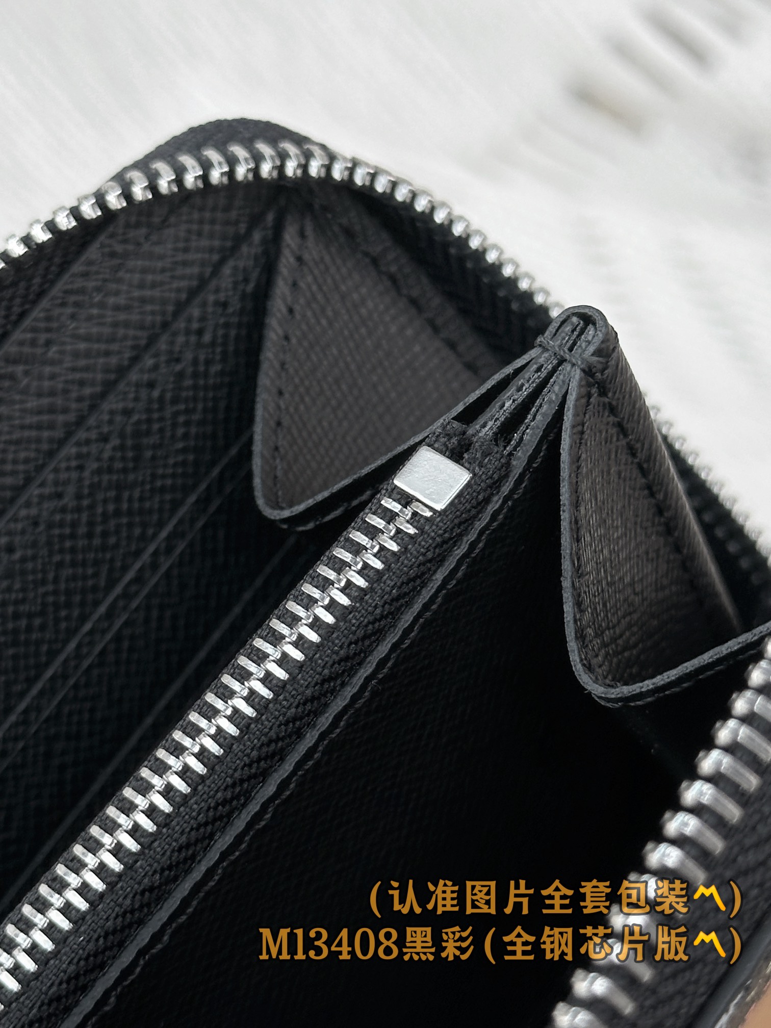  M13408 黑彩 LV x TM 拉鏈包(〽️A级全钢〽️)个性化定制！变码芯片、Louis Vui
