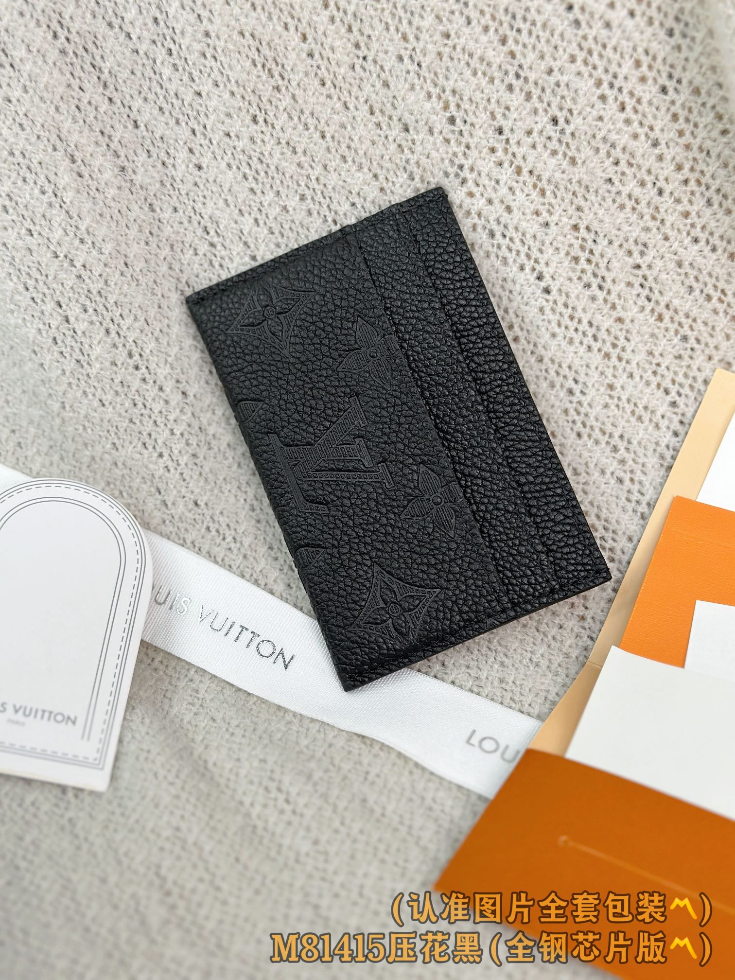 M81415 压花黑 (〽️A级全钢〽️) 个性化定制版！Double 名片夾、這款優雅的名片夾綴以雙色