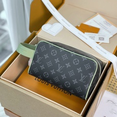 M28840 (〽️全钢个性化定制版〽️163变码!) LOCKER DOPP KIT 盥洗!本款 Locker Dop M28840 (〽️全钢个性化定制版〽️163变码!) LOCKER DOPP KIT 盥洗!本款 Locker Dop