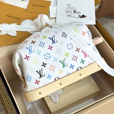 M13743 白彩 (〽️全钢个性化定制版〽️163变码!) LV x TM 大号化妆包!本款大号化妆包渲染路易威登 x M13743 白彩 (〽️全钢个性化定制版〽️163变码!) LV x TM 大号化妆包!本款大号化妆包渲染路易威登 x