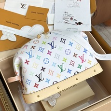 M13743 白彩 (〽️全钢个性化定制版〽️163变码!) LV x TM 大号化妆包!本款大号化妆包渲染路易威登 x M13743 白彩 (〽️全钢个性化定制版〽️163变码!) LV x TM 大号化妆包!本款大号化妆包渲染路易威登 x