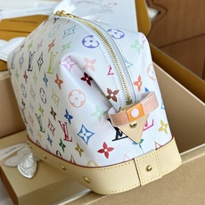 M13743 白彩 (〽️全钢个性化定制版〽️163变码!) LV x TM 大号化妆包!本款大号化妆包渲染路易威登 x M13743 白彩 (〽️全钢个性化定制版〽️163变码!) LV x TM 大号化妆包!本款大号化妆包渲染路易威登 x