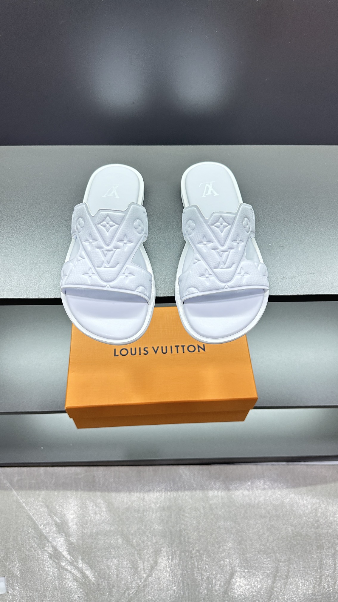 Louis Vuitton Shoes Slippers Men Cowhide Spring/Summer Collection