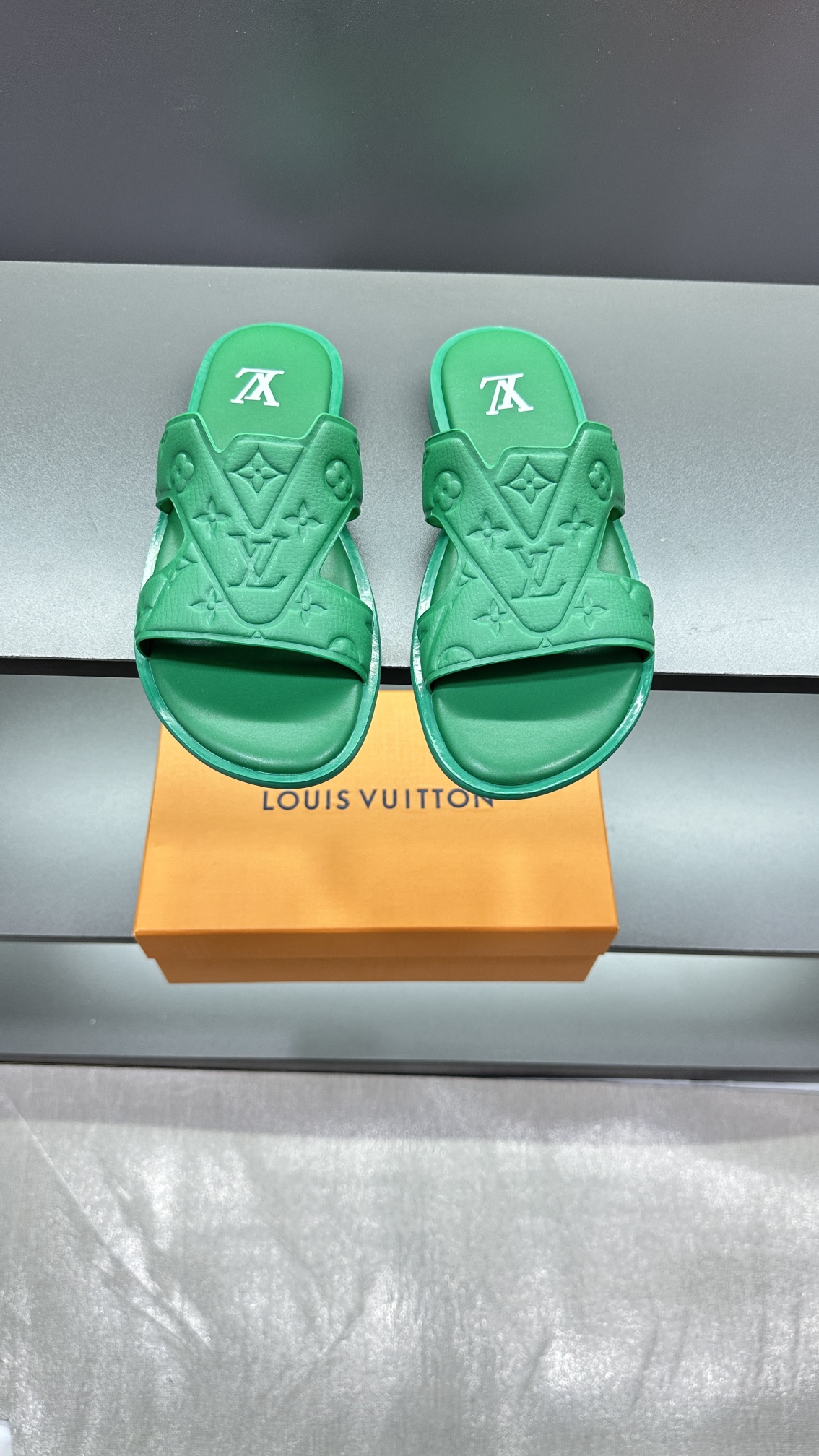 Louis Vuitton Shoes Slippers 2023 Replica Wholesale Cheap Sales Online
 Men Cowhide Spring/Summer Collection