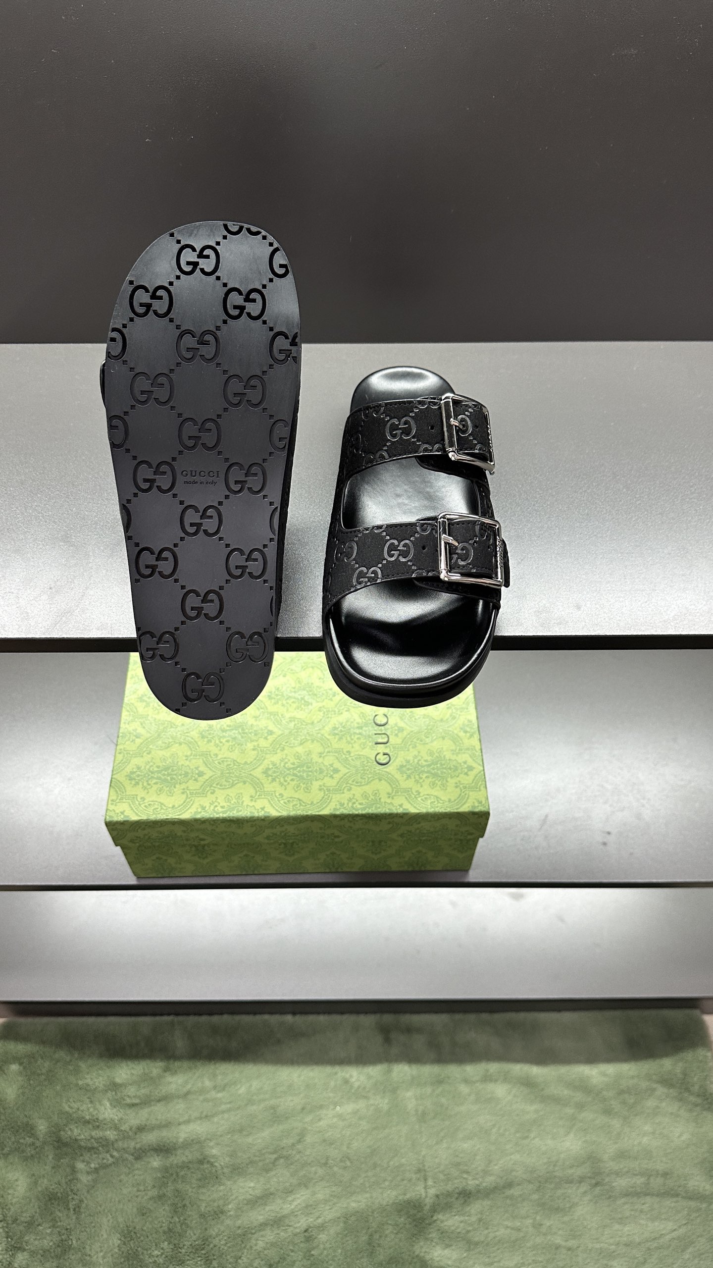 [G Family New 】P:Men's Size 3945, (46. Pide esta zapatilla fabricada en poliéster GG y adornada con 