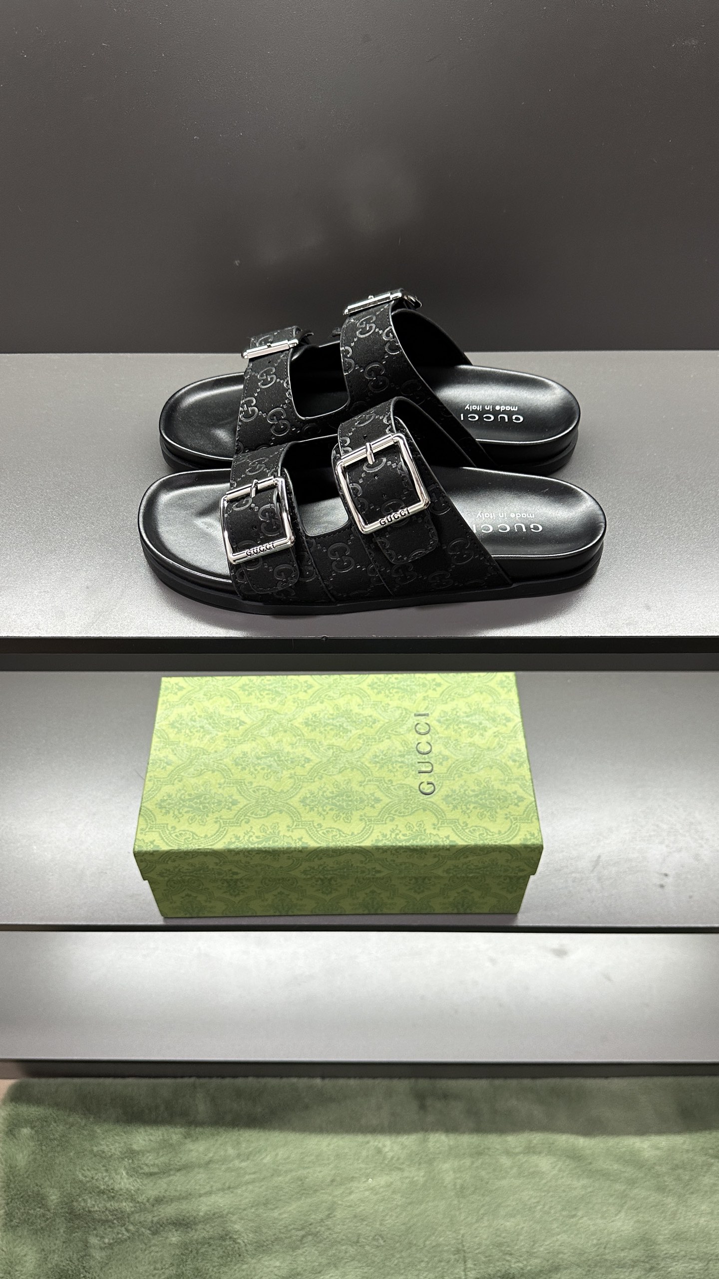 [G Family New 】P:Men's Size 3945, (46. Pide esta zapatilla fabricada en poliéster GG y adornada con 