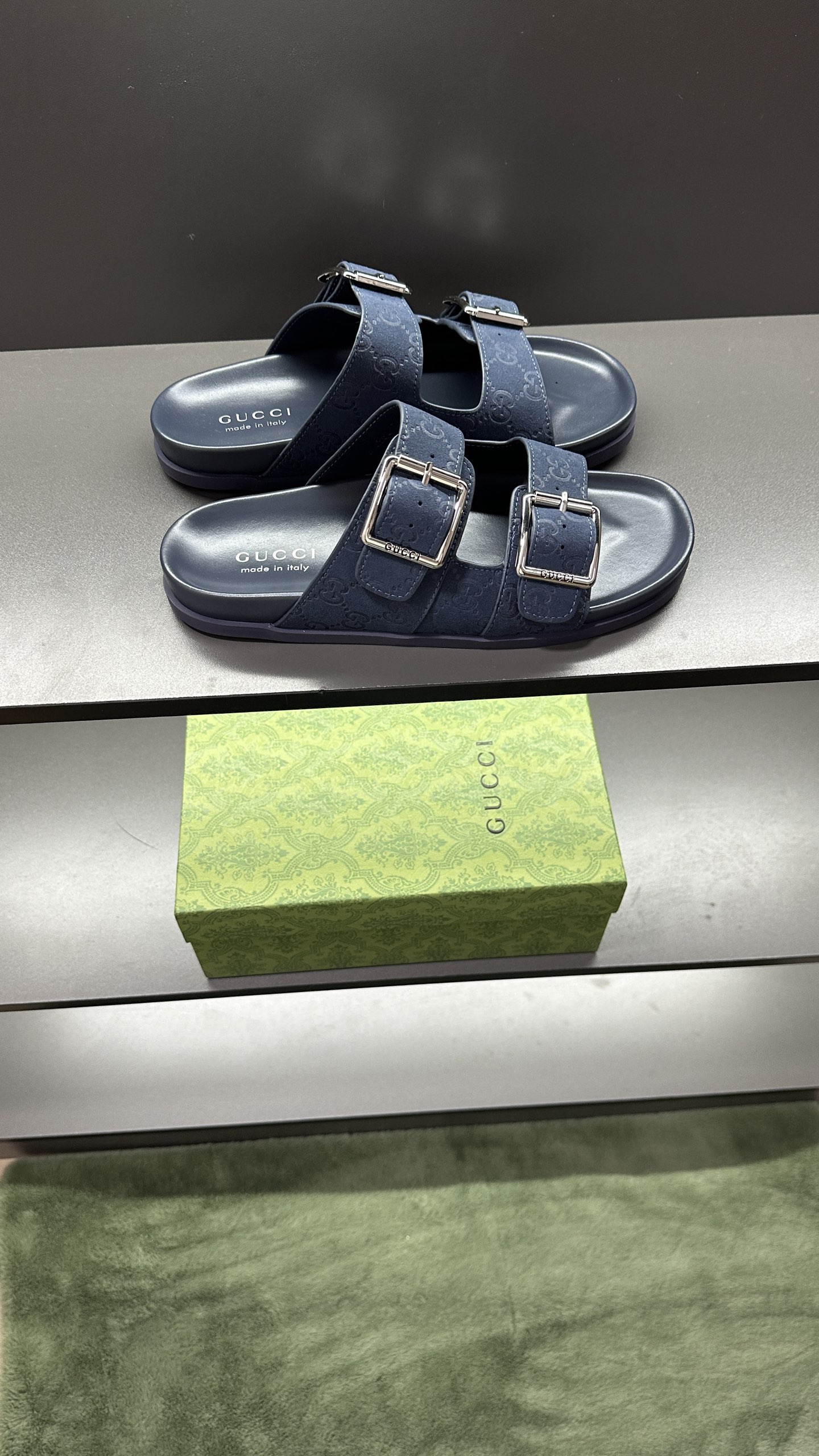 [G Family New 】P:Men's Size 3945, (46. Pide esta zapatilla fabricada en poliéster GG y adornada con 