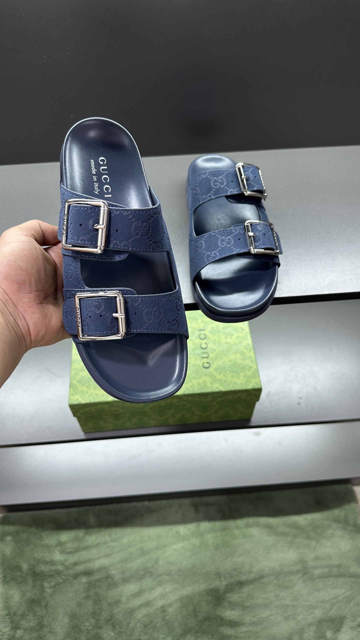 [G Family New 】P:Men's Size 3945, (46. Pide esta zapatilla fabricada en poliéster GG y adornada con 