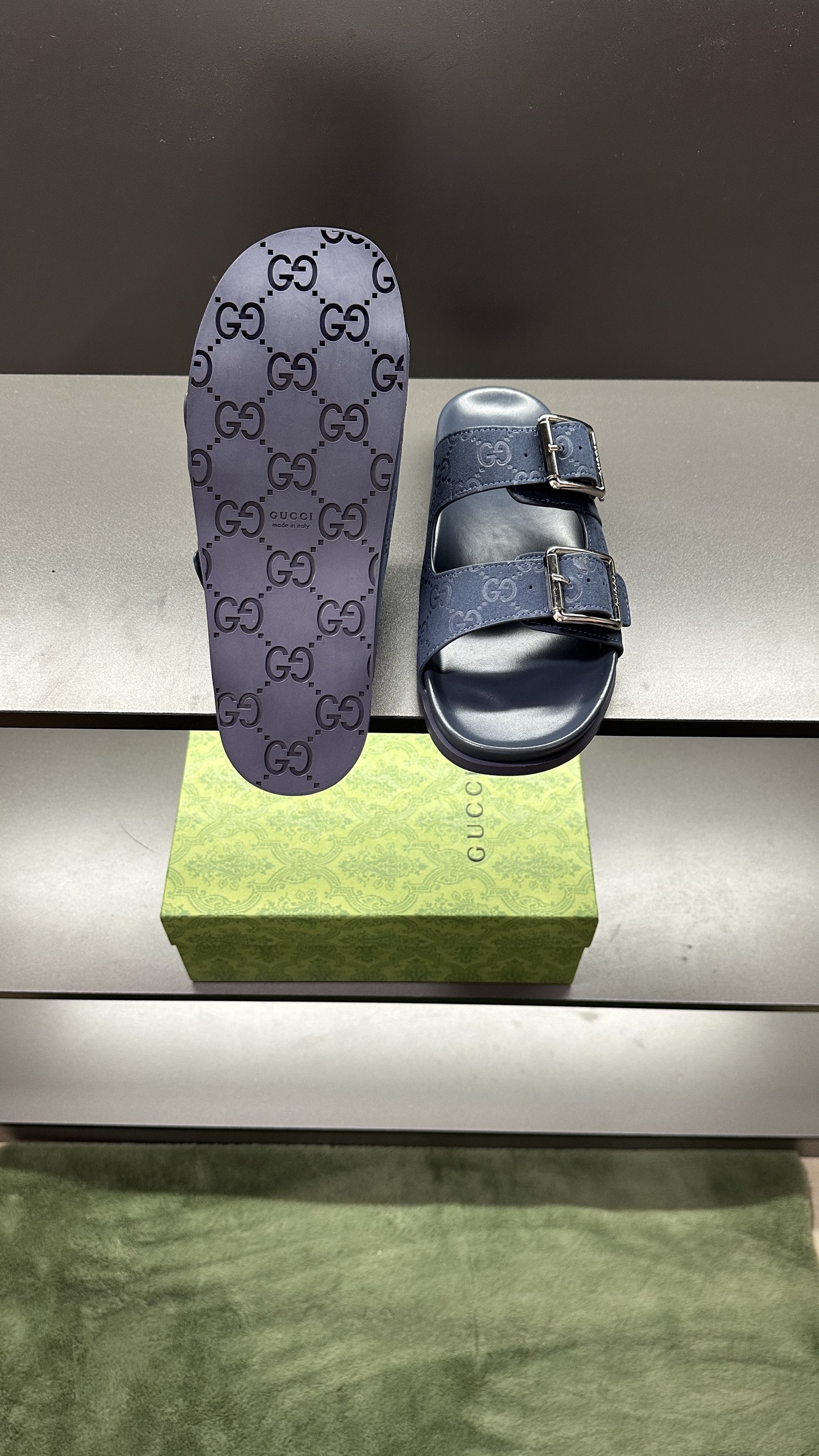 [G Family New 】P:Men's Size 3945, (46. Pide esta zapatilla fabricada en poliéster GG y adornada con 