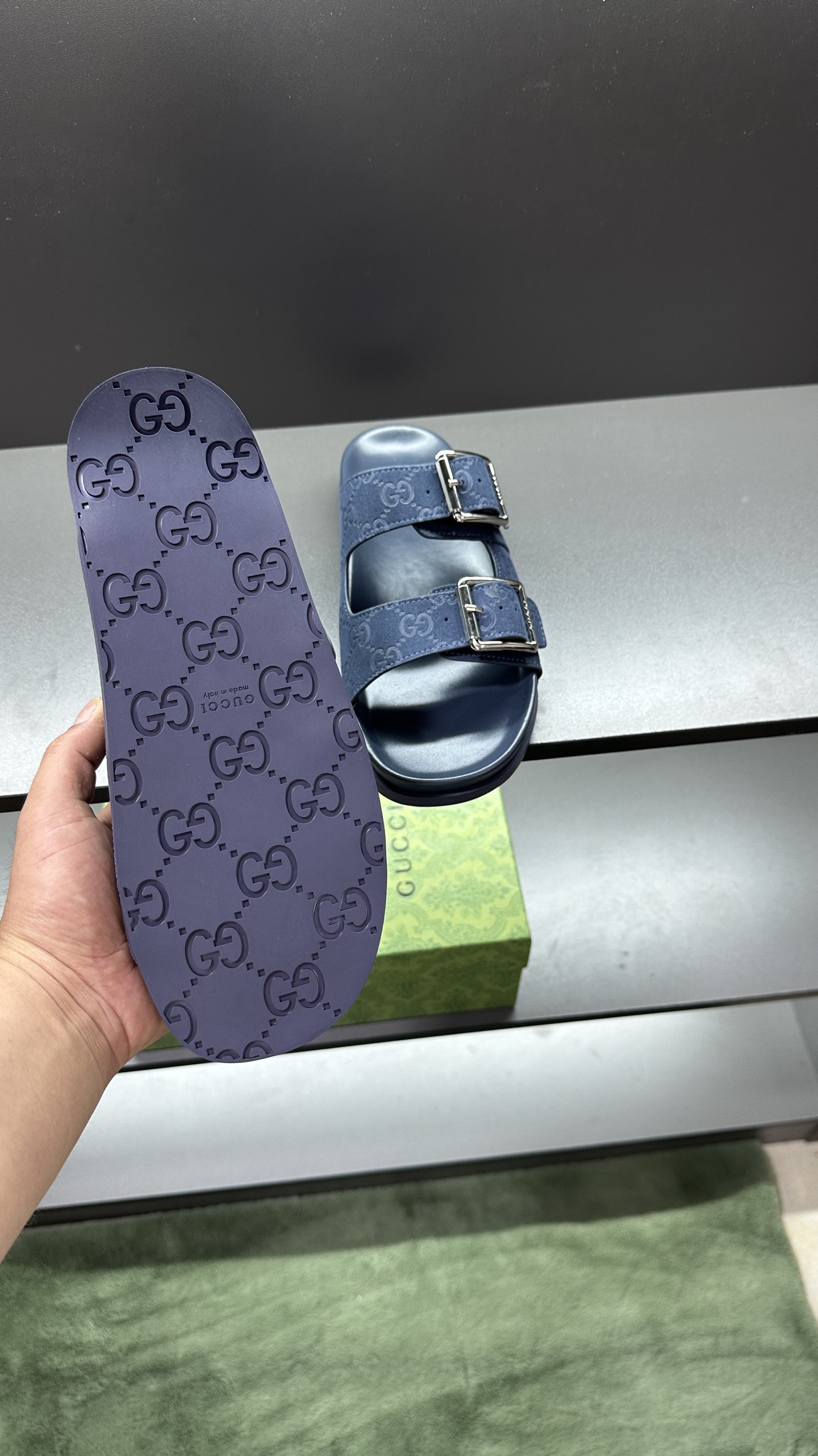 [G Family New 】P:Men's Size 3945, (46. Pide esta zapatilla fabricada en poliéster GG y adornada con 