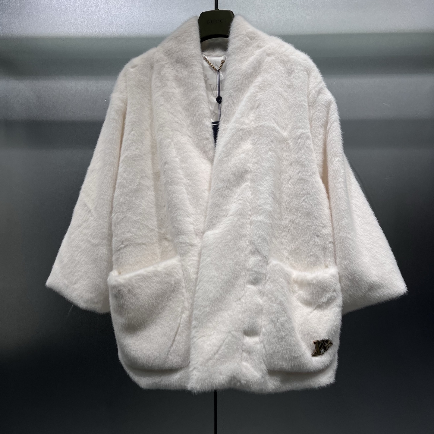 NO:637440,1v new limited brand v-neck fur jacket, 46-52 full size shipped, number, Louis Vuitton-clothing, louis vuitton, jackets & coats, alexander wang198609091v 新款限定标牌v领皮草外套 46-52全码出货 编号,路易威登-服装,louis vuitton,jackets & coats,alexander wang,Women's clothing