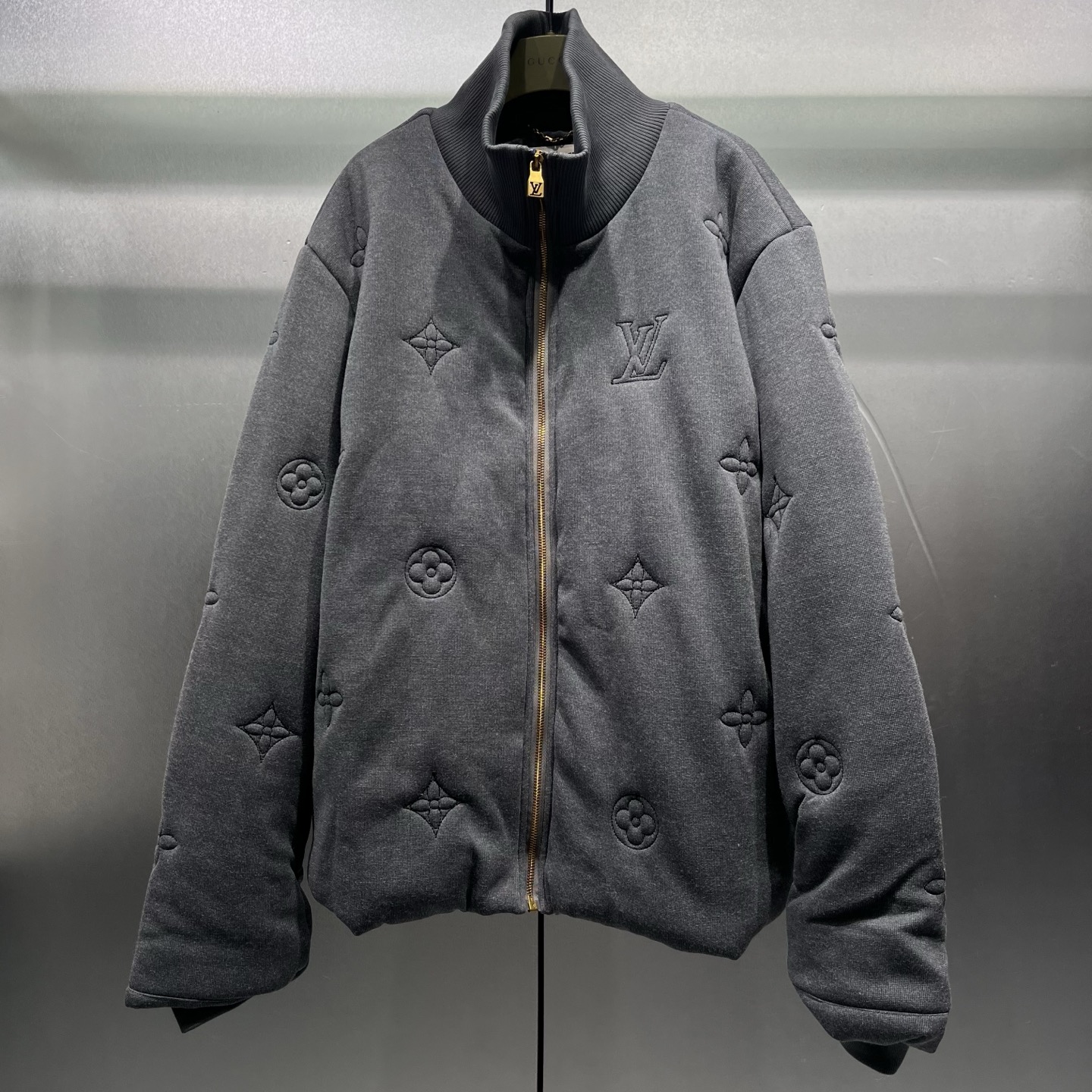 NO:637434,1v new limited edition embossed presbyopia logo cotton jacket, 46-52 full size shipped, number, Louis Vuitton-clothing, louis vuitton, jackets & coats, alexander wang198609091v 新款限定浮雕老花标识棉服外套 46-52全码出货 编号,路易威登-服装,louis vuitton,jackets & coats,alexander wang,Women's clothing
