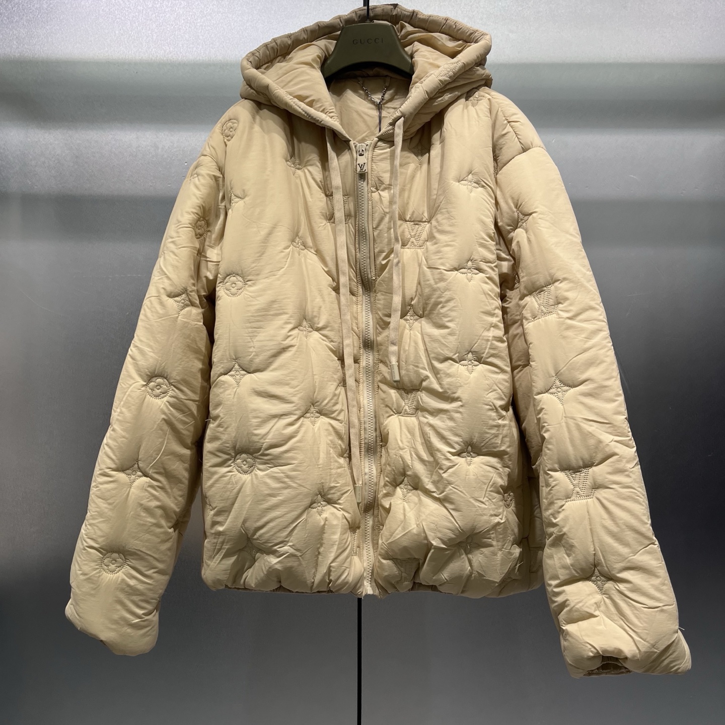 NO:637437,1v new limited edition embossed embroidered cotton jacket 46-52 full size shipping number, Louis Vuitton-clothing, louis vuitton, jackets & coats, alexander wang198609091v 新款限定浮雕绣花棉服外套 46-52全码出货 编号,路易威登-服装,louis vuitton,jackets & coats,alexander wang,Women's clothing