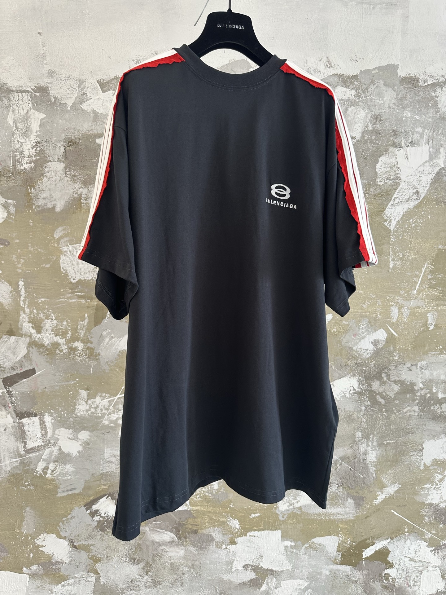 발렌시아가 2025SS 자수 라운드넥 후드티 985 Balenciaga T Shirt