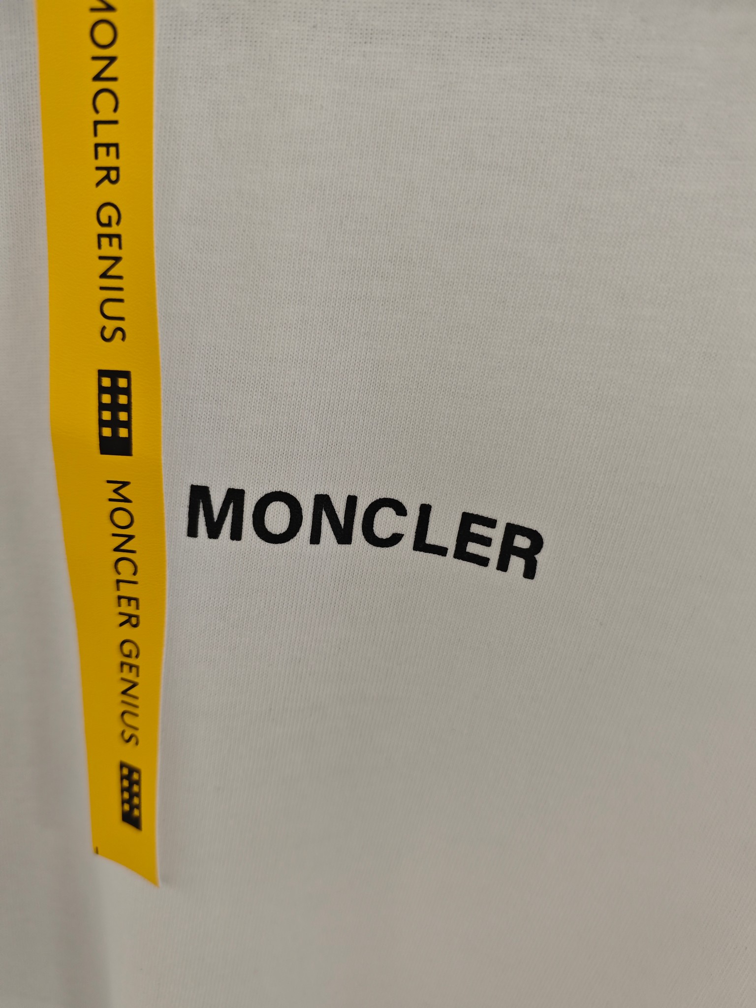 몽클레어 체크 패턴 남성 반팔 티셔츠 상세 이미지 3