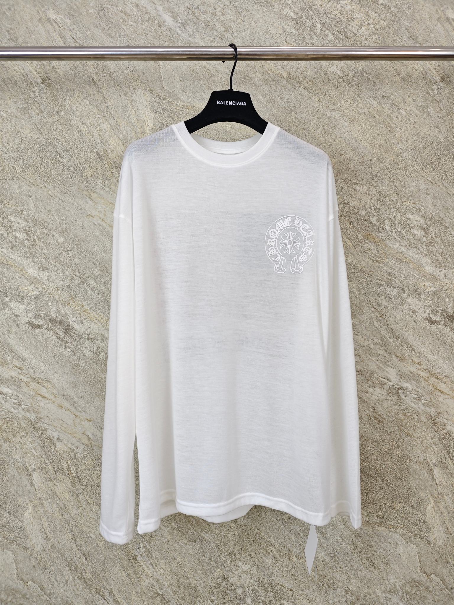 NO:824429,Top quality Chrome Hearts/USA flag printed long sleeves, high version with wool fabrics, original development and custom fabrics, custom ribbed flag early autumn bottoming shirt, long sleeves, women's stars and stripes style, Miami limited flag printed sunscreen. Same style for men and women, loose fit. Size: (S M L) Color: black and white, Chrome Hearts-clothing, chrome hearts, chrome hearts,19860909顶级品质 Chrome Hearts/USA国旗印花长袖 高版本含羊毛面料原版开发定制面料定制罗纹国旗早秋款打底衫长袖女装星条国旗风格,迈阿密限定国旗印花防晒罩.男女同款宽松版型. Size:(S M L) Colour:黑 白,克罗心-服装,chrome hearts,chrome hearts,,Women's clothing