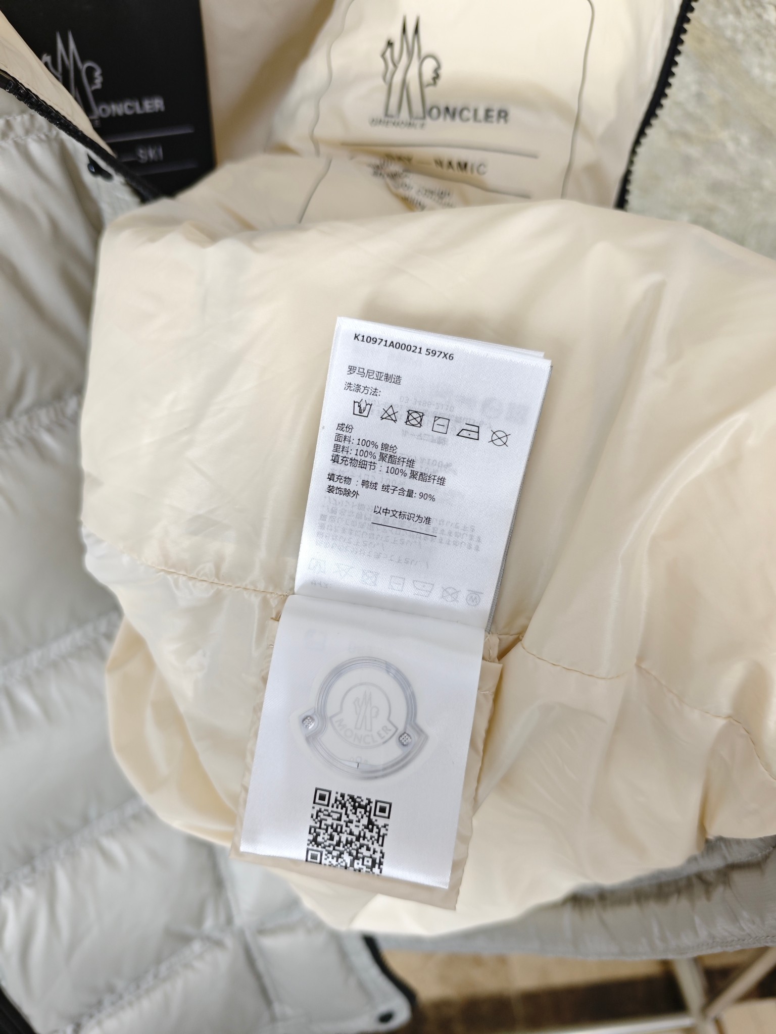 몽클레어 반사 다운 남성 조끼 상세 이미지 6