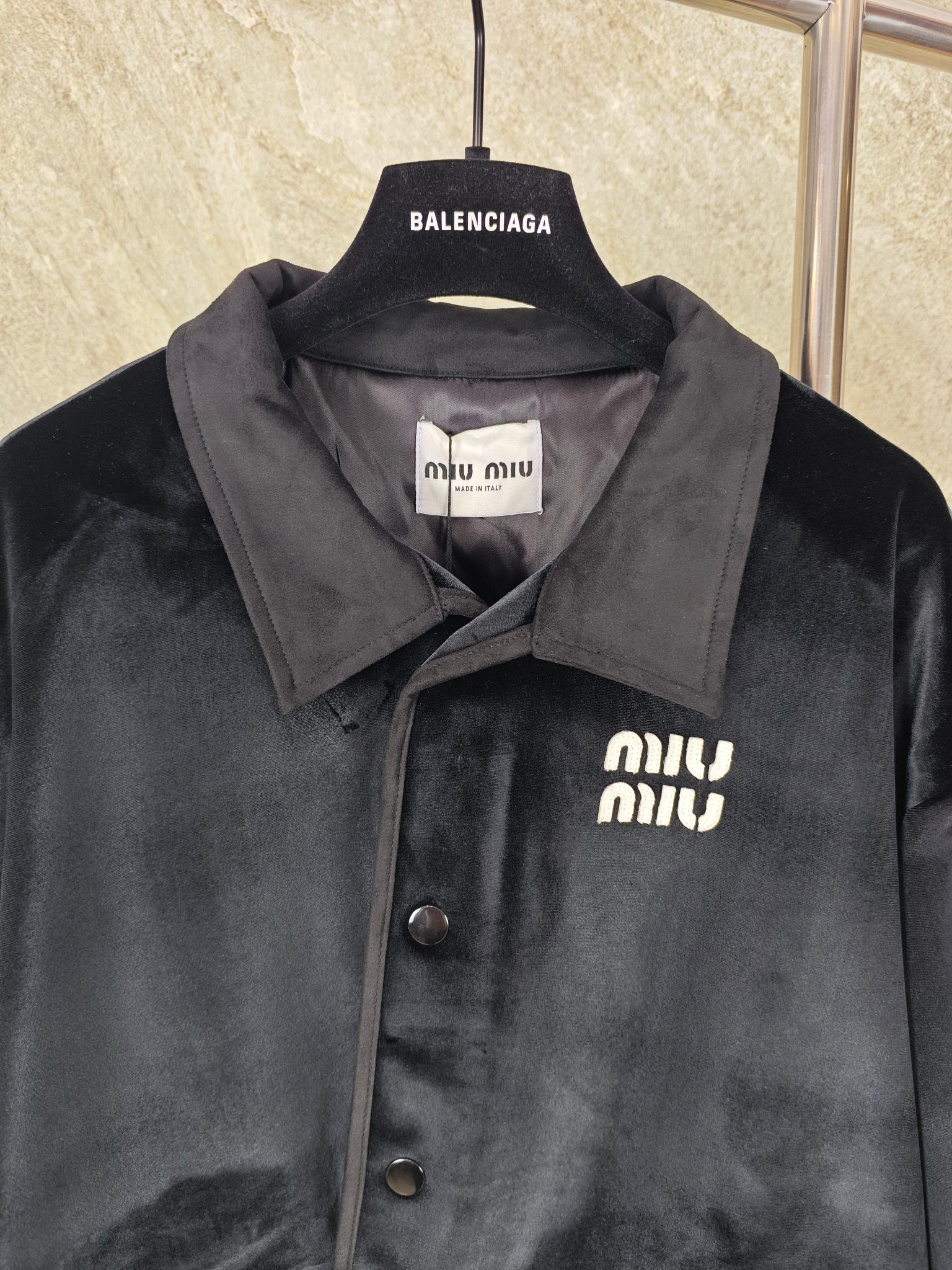미우미우 벨벳 패치워크 자켓 25FW 상세 이미지 3