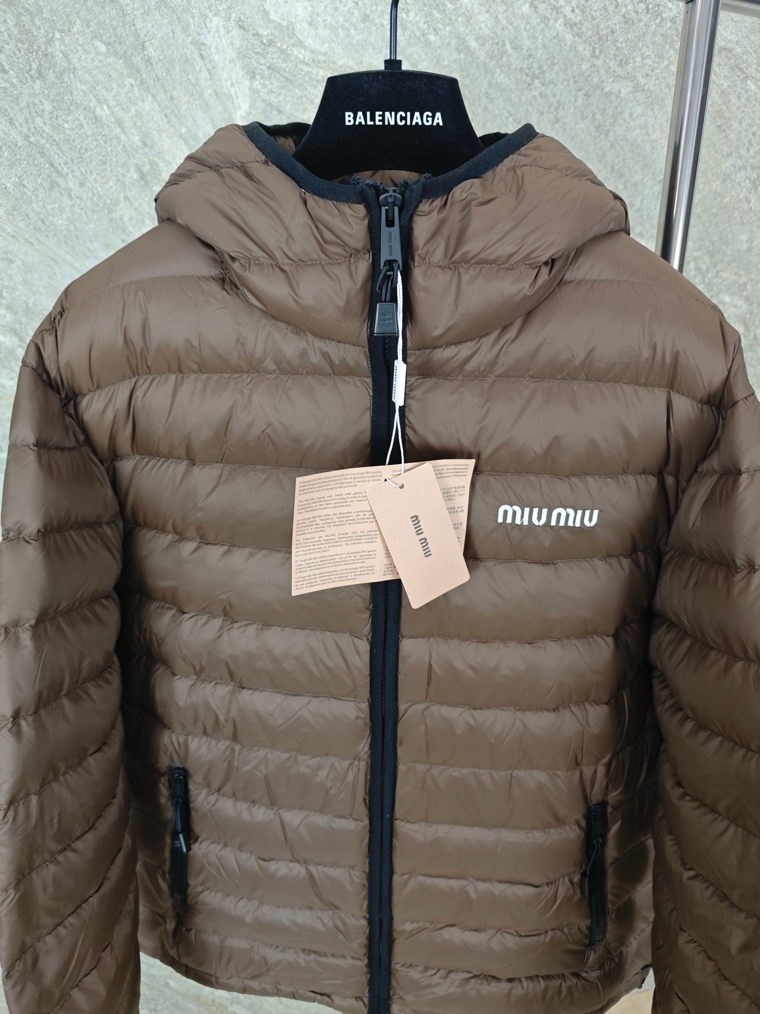 미우미우 후드 다운 자켓 남성 자켓 상세 이미지 3