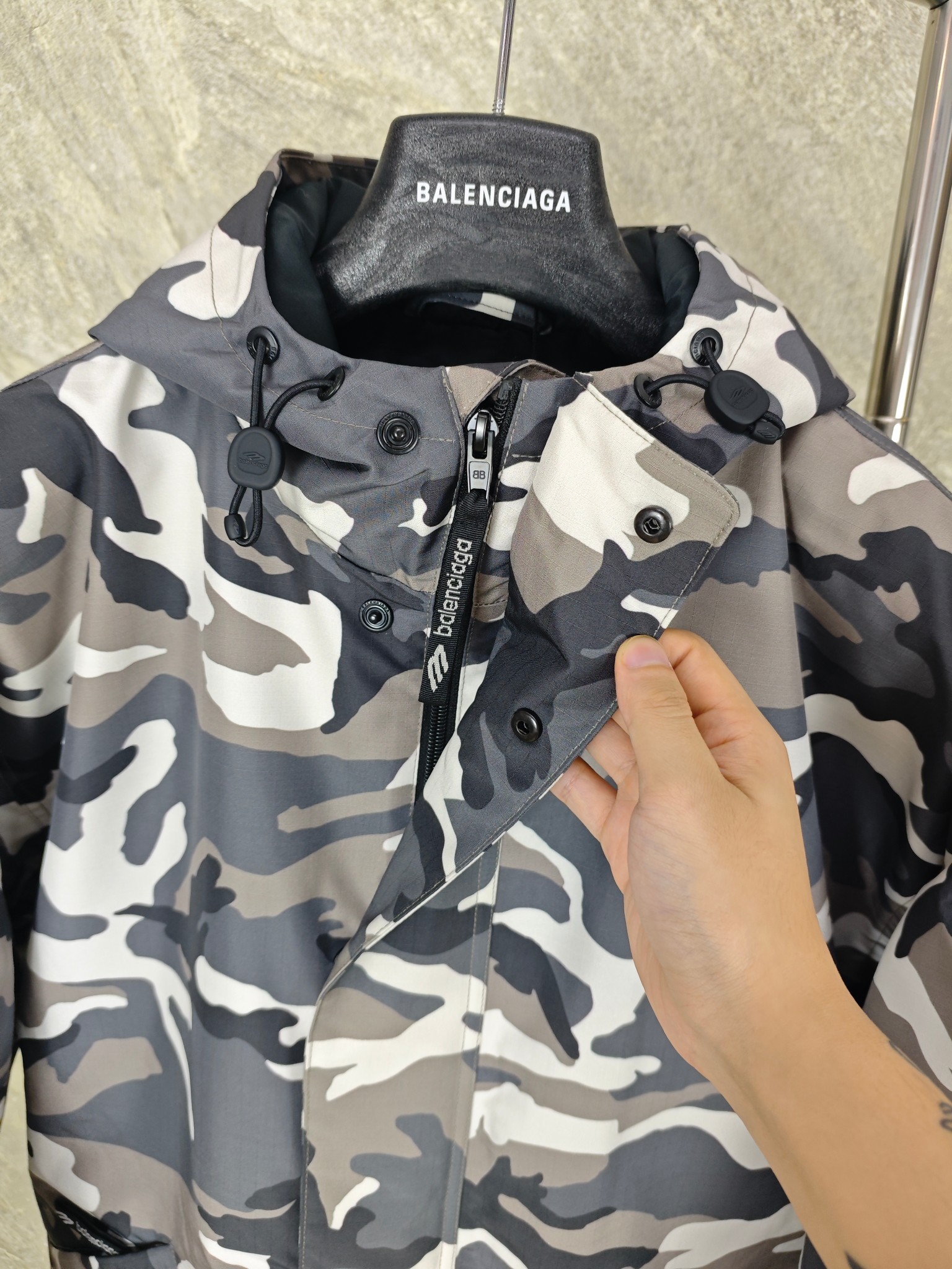 발렌시아가 25 FW 남성 카모플라주 자켓 25FW 상세 이미지 4