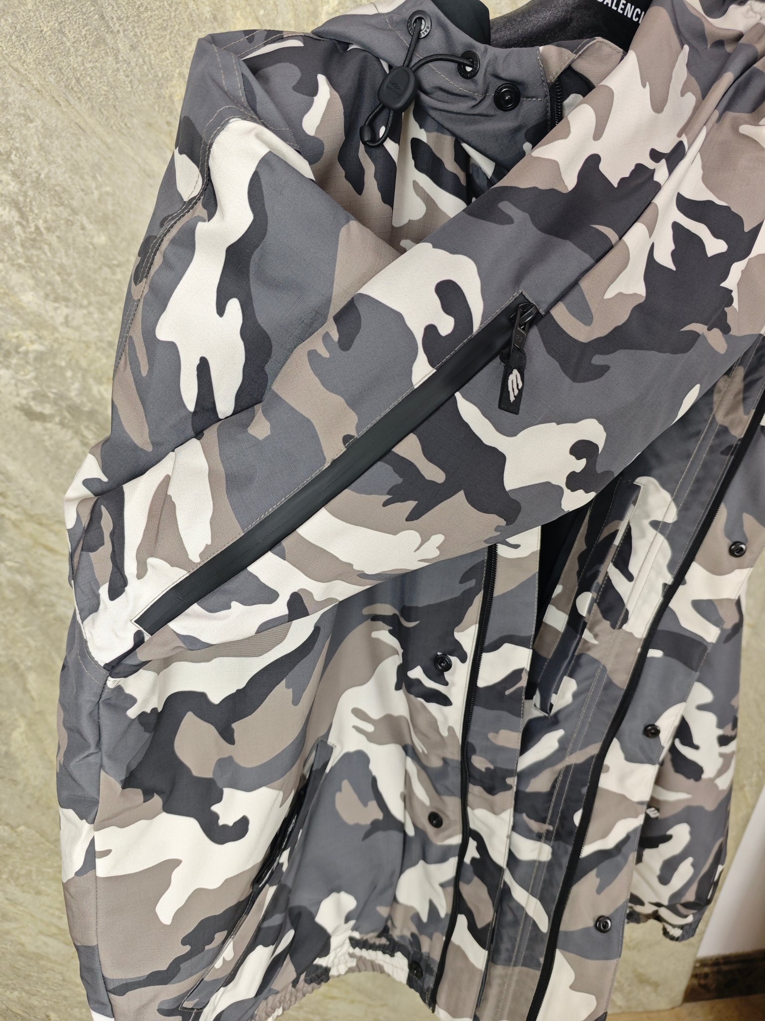 발렌시아가 25 FW 남성 카모플라주 자켓 25FW 상세 이미지 8