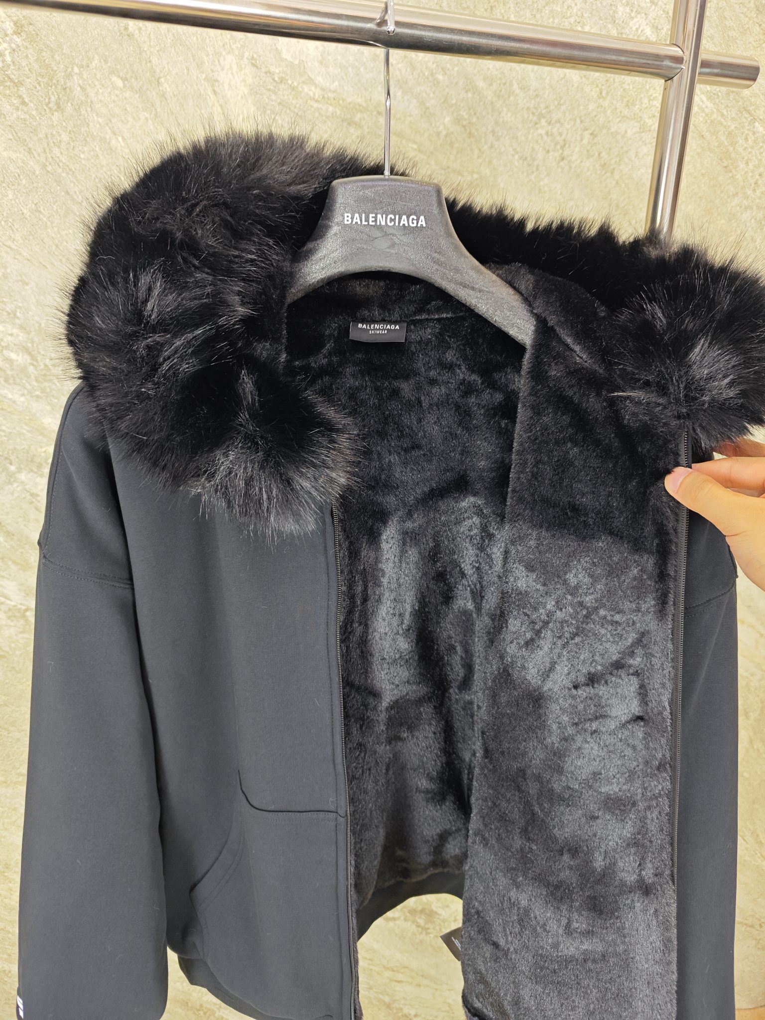 발렌시아가 밍크 퍼 메시 남성 자켓 25FW 상세 이미지 7