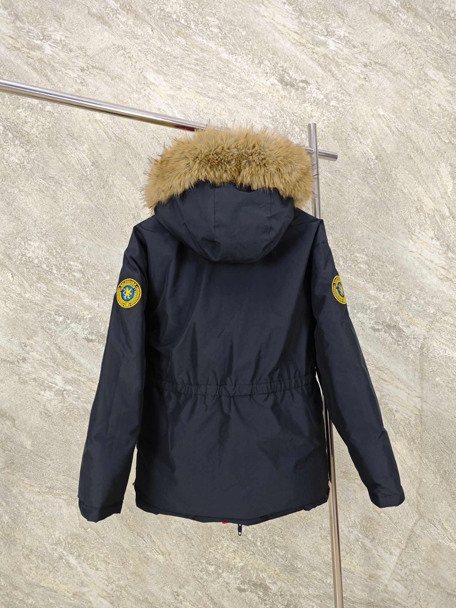 발렌시아가 25 FW 맨체스터 유나이티드 자수 리버시블 남성 패딩 코트 25FW 상세 이미지 2