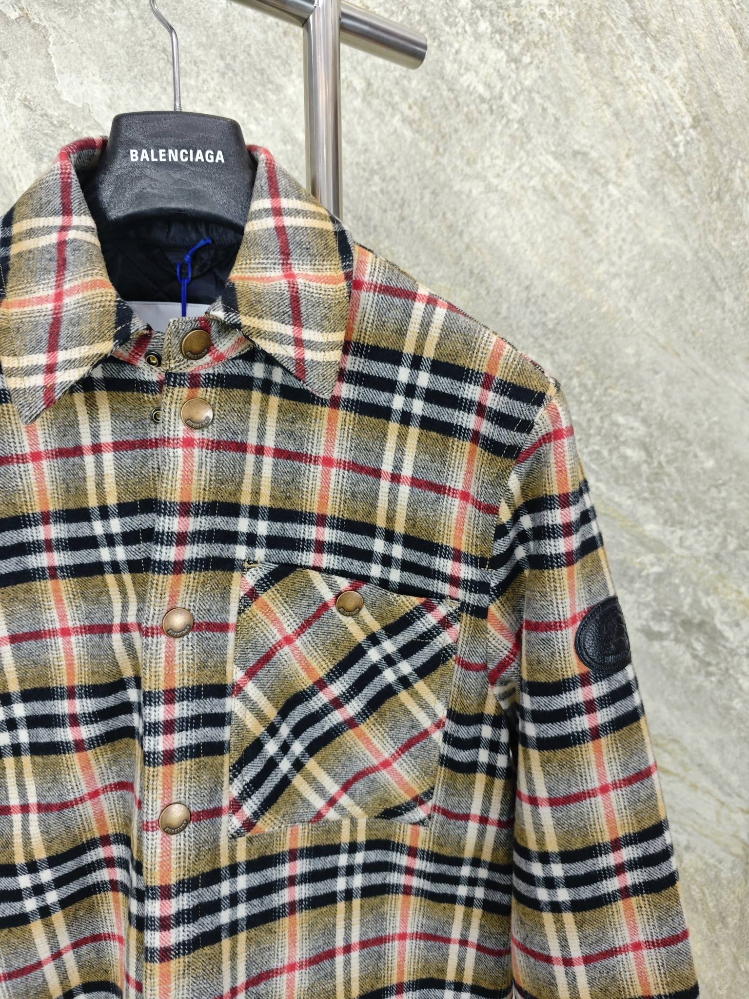 버버리 체크 패턴 울 배지 코튼 자켓 25FW 상세 이미지 4